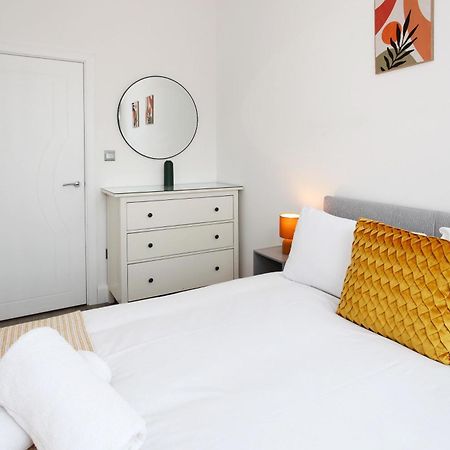 Sapphire House Apartments Telford Eksteriør bilde